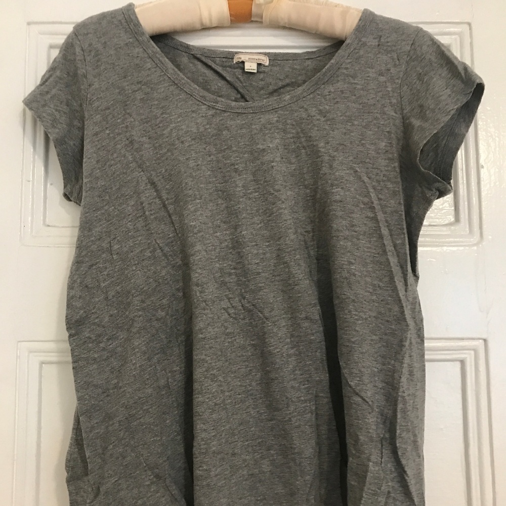 T-shit w/ Back Cutout